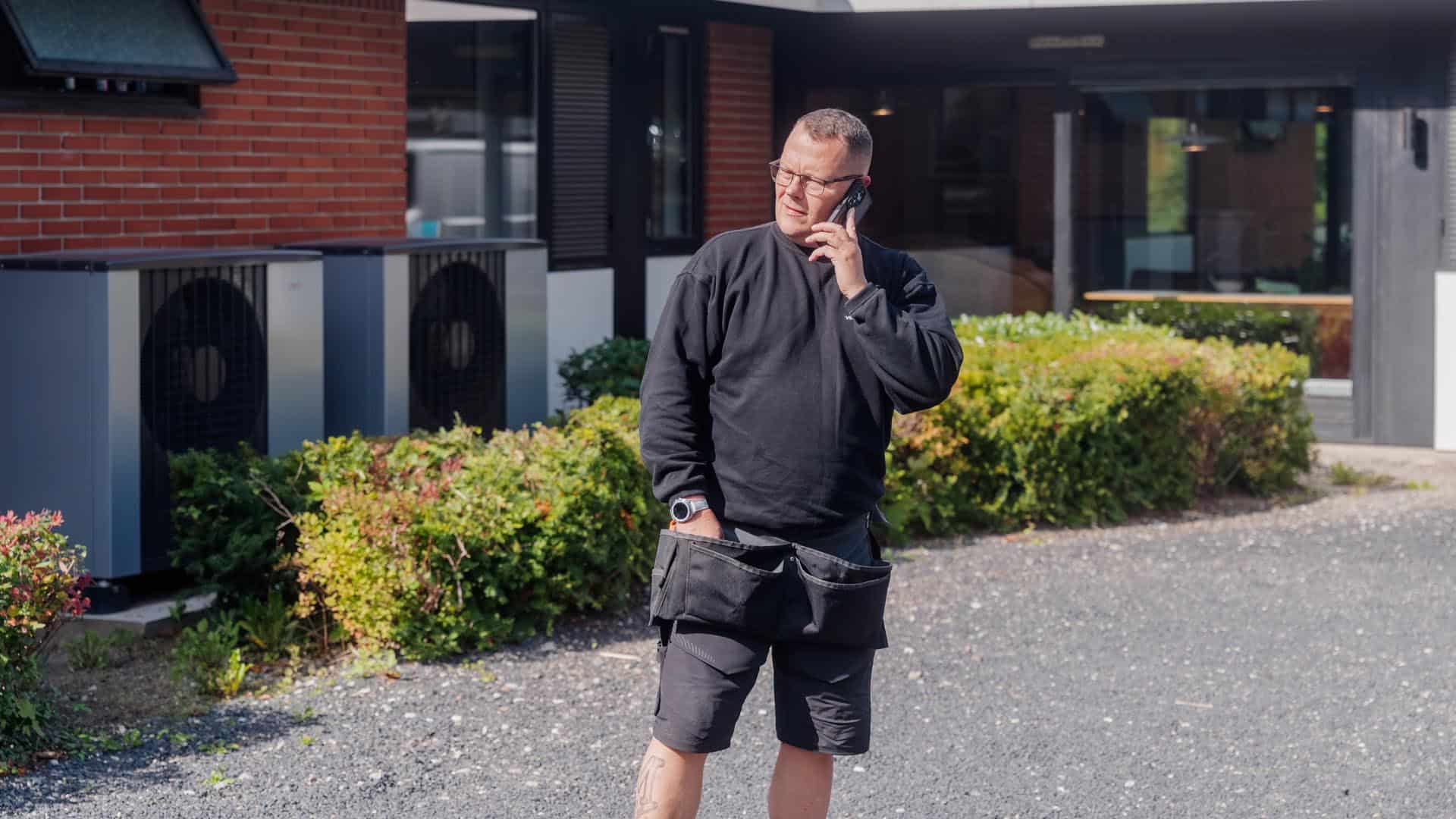 Vinduespudser fra CT vinduespolering aftaler tid til vinduespudsning